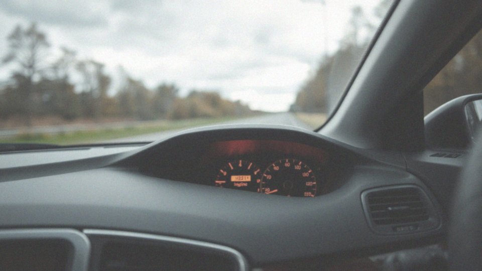 Co zrobić w przypadku zapalenia kontrolki 'check engine'?